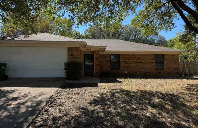 Spacious Hewitt Home Gallery 1