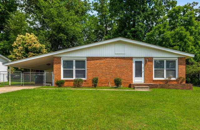 NE – Desirable Neighborhood, Brick Home, Wood/Laminate Flooring, Vaulted Ceilings, Carport, Fenced! photos photos