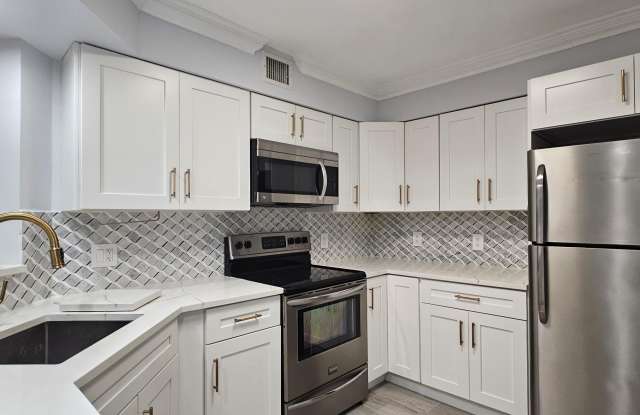 400 Scotia Drive photos photos