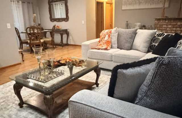SPACIOUS 3 BR 2 BATH HOME WITH ADDED AIR CONDITIONED SPACE IN GARAGE Gallery 4