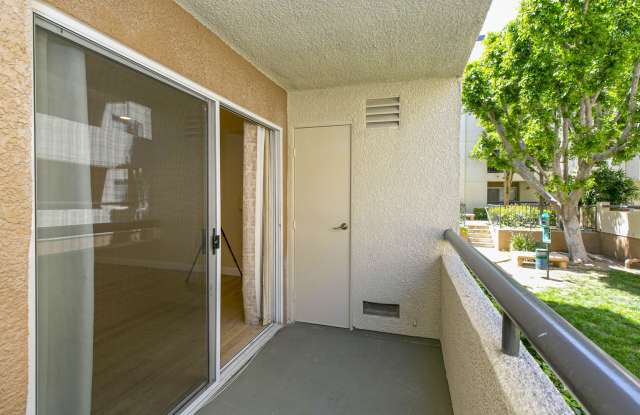 5525 Canoga Avenue - 5525 Canoga Avenue, Los Angeles, CA 91367