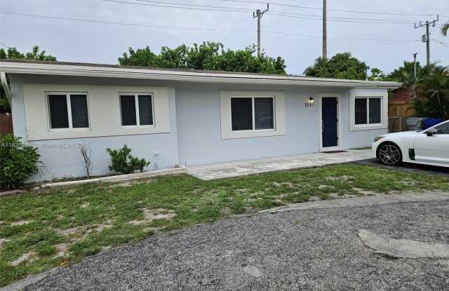 2551 NE 7th Ter photos photos