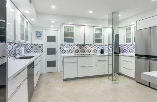 2850 N Palm Aire Dr photos photos