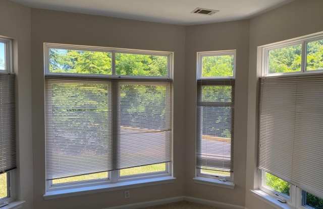 1641 LADUE Court Gallery 4