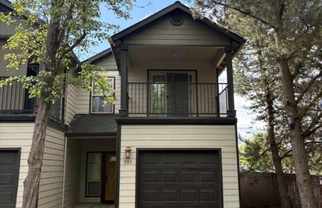 Central Point - Refined Townhouse with Dual Primary Suites photos photos