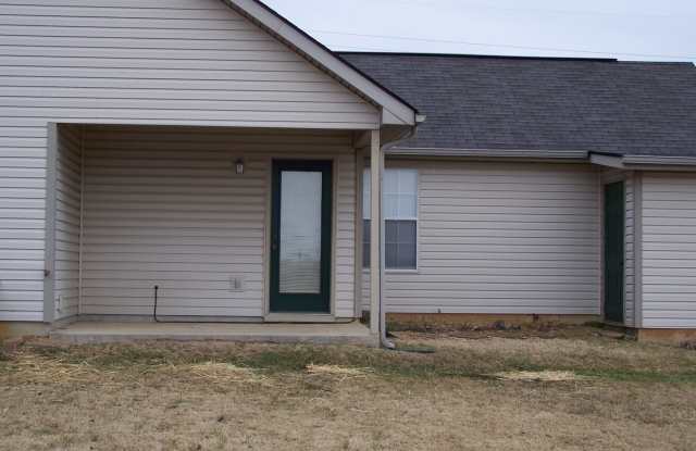 2 bed, 2 bath one level condo w/ carport and neighborhood pool Gallery 3