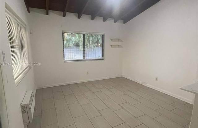 760 NE 122nd St photos photos