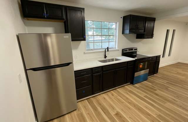 Welcome to 609 Cox — a charming and beautifully maintained 3‑bedroom, 2‑bath home in the heart of Benton, AR, available now for just $1,575/month. photos photos
