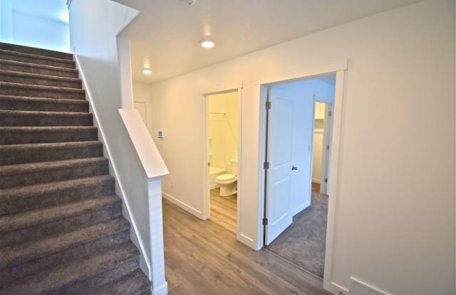 1096 Quarter Deck Wy Gallery 2