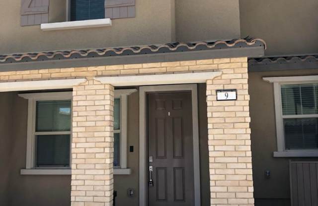 Gorgeous Townhome 3/2 in Santa Rosa Community in Summerlin! - 9 Alamere Falls Drive, Las Vegas, NV 89138