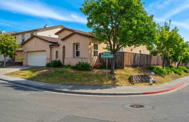 Spacious 3-Bed, 2-Bath Single Level Home photos photos