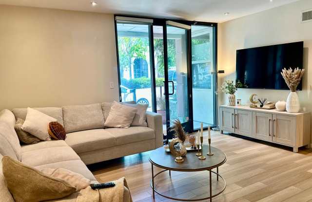 Beautiful 2 Bd 2 BA Condo Prime Marina District Located Downtown San Diego photos photos