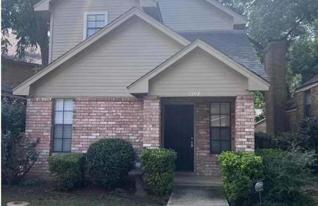 2802 Inniswood Circle - 2802 Inniswood Circle, Arlington, TX 76015
