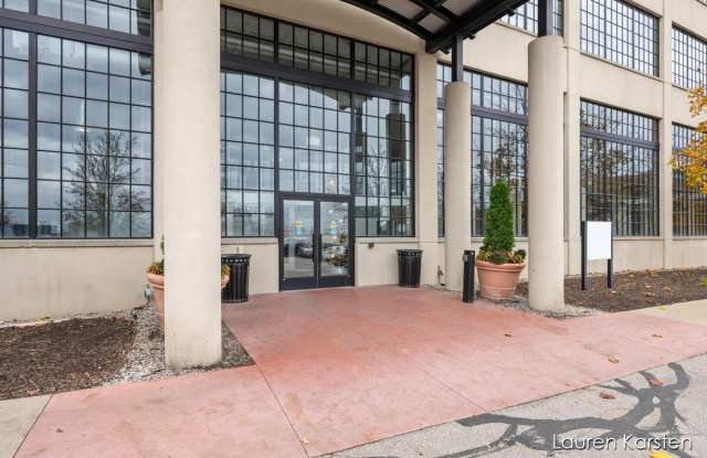 801 Broadway Avenue - 801 Broadway Avenue Northwest, Grand Rapids, MI 49504
