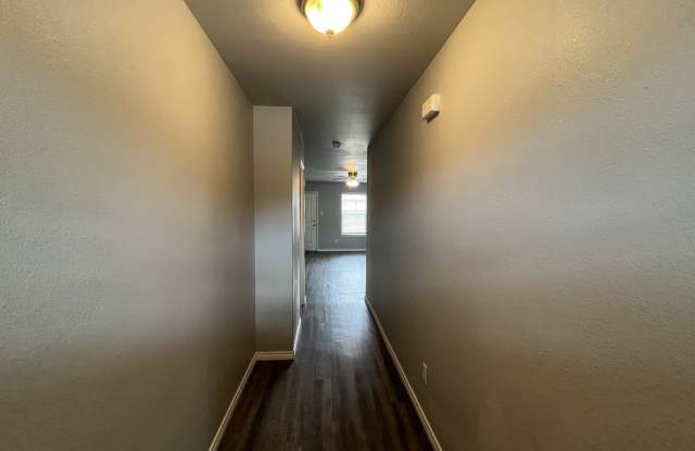 3414 Itasca Street Gallery 3