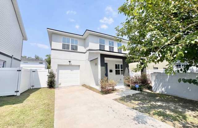 Orlando - 3 Bedroom, 2.5 Bathroom - $2,295.00 photos photos