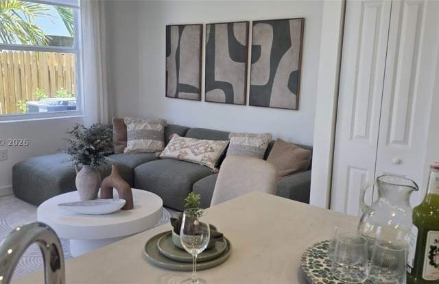 1534 NE 5 ave Gallery 2