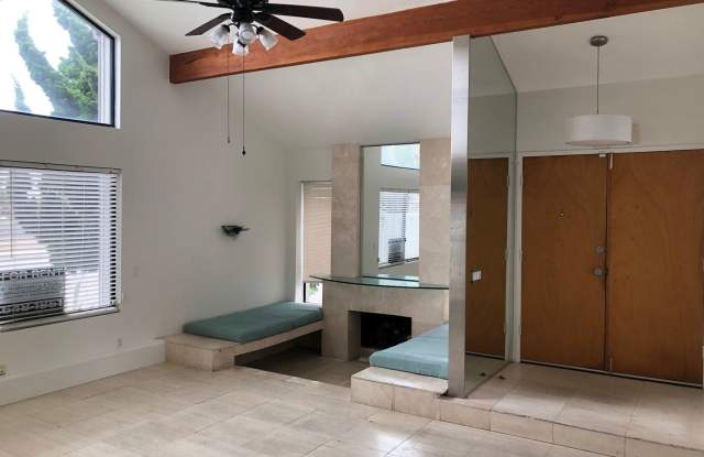 3334 Sunset Lane Gallery 3
