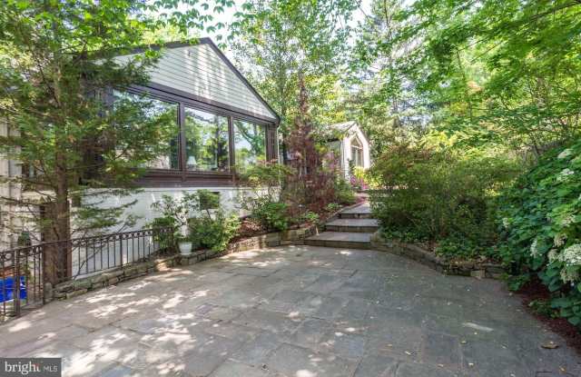 5628 KNOLLWOOD Road Gallery 2