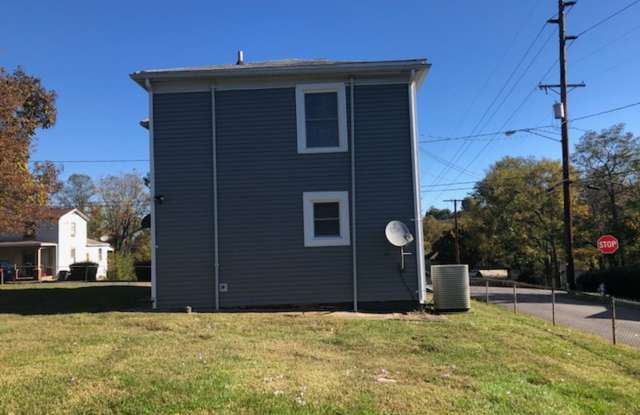 2 Bedroom House Near E.C. Glass High School Gallery 3