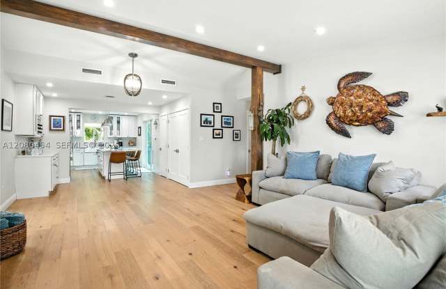 1945 S Hibiscus Dr Gallery 3