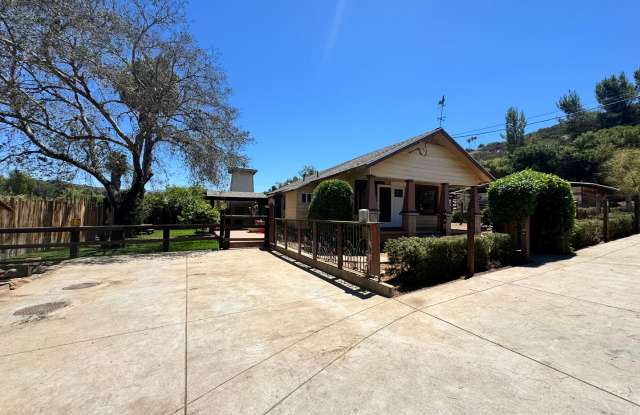 3BD/2BA HOME off Old Hwy 80, Ample Parking,  Livestock property AVAILABLE NOW!! photos photos