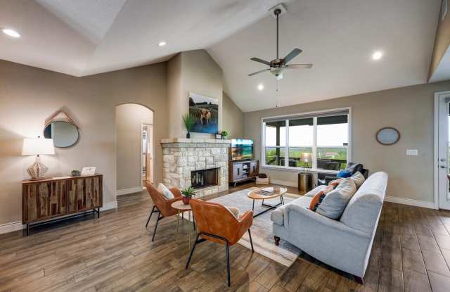 1375 Parton Gallery 4