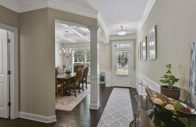 1500 Roswell Manor Circle Gallery 4