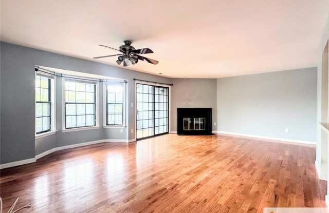 1212 Woodhaven Drive photos photos