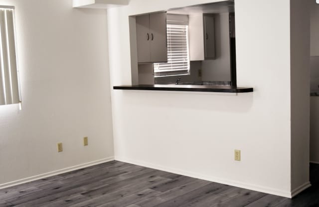 4533 W 17th St - 4533 West 17th Street, Los Angeles, CA 90019