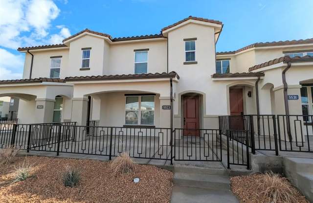Newer townhome with lots of upgrades located in the Desert Color Community - 5523 South Carnelian Parkway, St. George, UT 84790