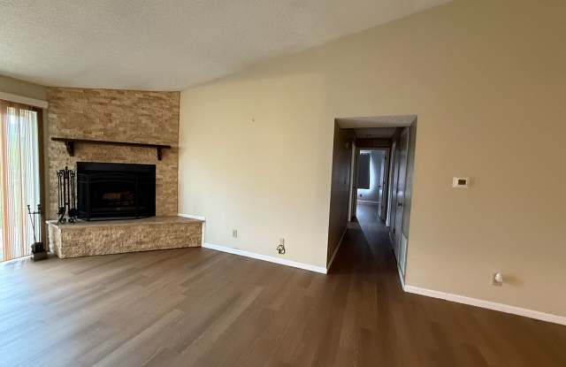 Updated Top-Floor 2 Bedroom Condo with Fireplace, Vaulted Ceilings Located in Fairfield photos photos