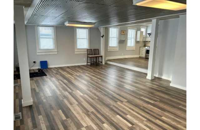 425 East Broadway - 101 Gallery 2
