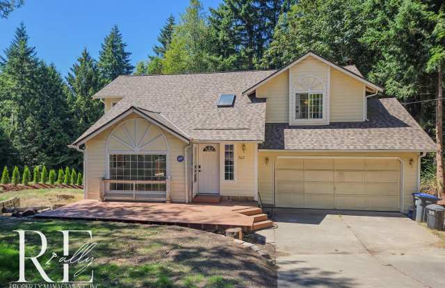 Comfortable 3-Bed Bremerton Home with Balcony, Garden Beds  Extra Storage photos photos