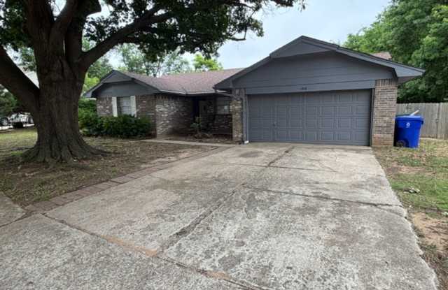 Wonderful east Norman home! Three bed, two bath, two car garage, fully fenced yard! photos photos