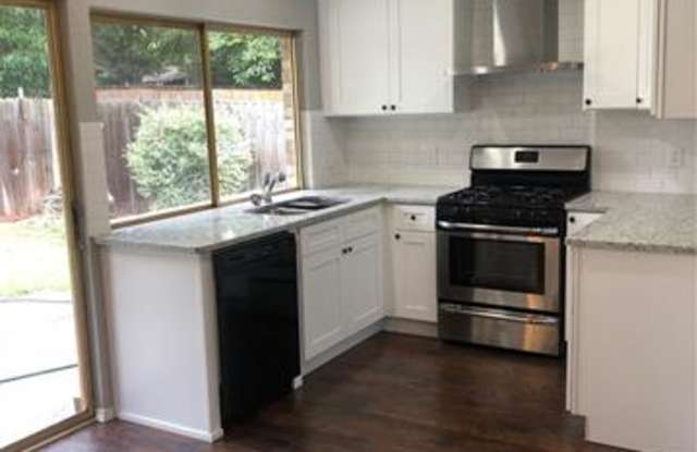 3300 Ridgelake Gallery 2