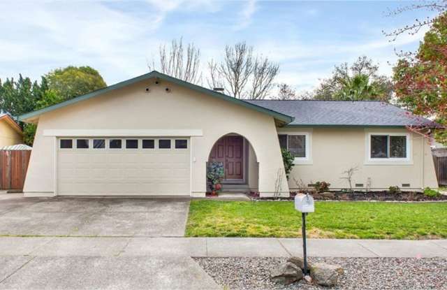 3 Bedroom Home in East Santa Rosa photos photos