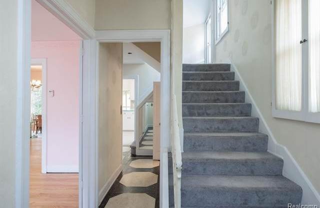 2425 LONGFELLOW Street Gallery 4
