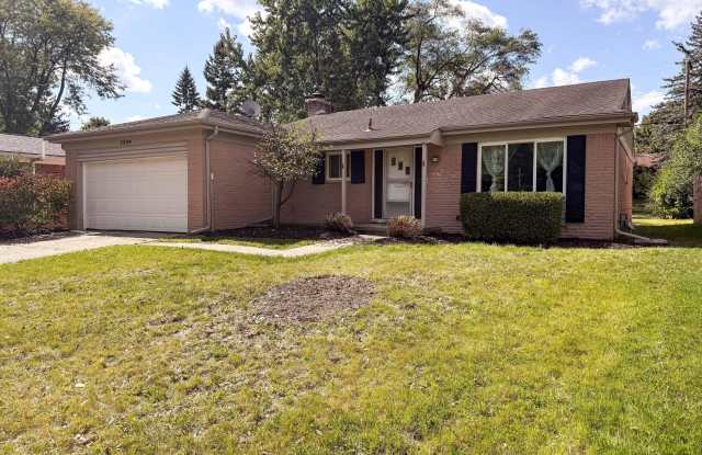 2844 Renfrew Street photos photos