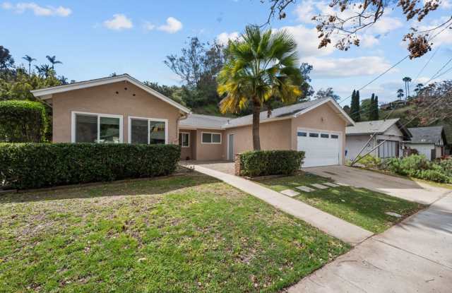 Secluded backyard! photos photos