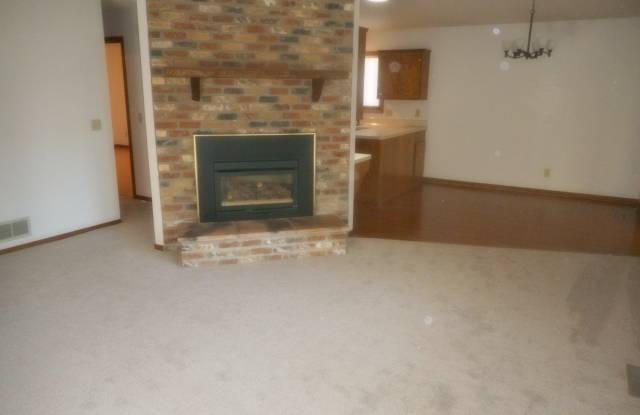4755 Upland Ln N Gallery 2