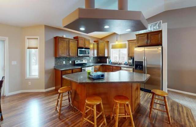 3426 Bay Shore Bend Southeast - 3426 Bay Shore Bend Southeast, Mandan, ND 58554