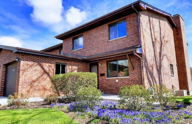 1225 hunters ln - 1225 Hunters Lane, Lake Zurich, IL 60047