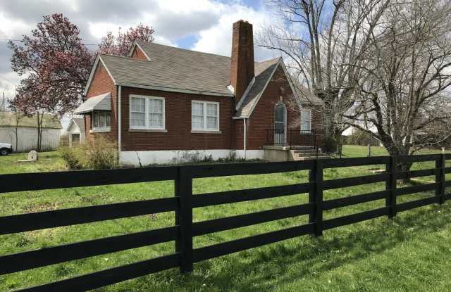 3 bed 1 bath House w/ basement in Waddy! Gallery 3