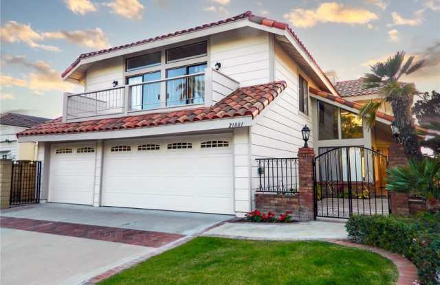 21881 Ontur - 21881 Ontur, Mission Viejo, CA 92692