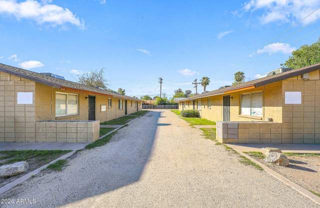 2633 W BELMONT Avenue Gallery 1