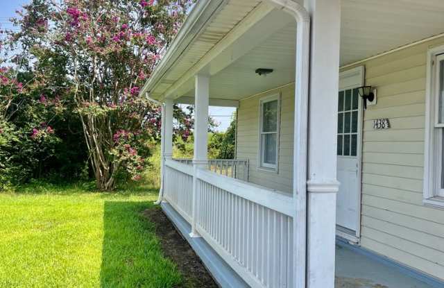 FALL SPECIAL: 1/2 off your first FULL month! 3 Bedroom Home Near Downtown Clarksville Gallery 4