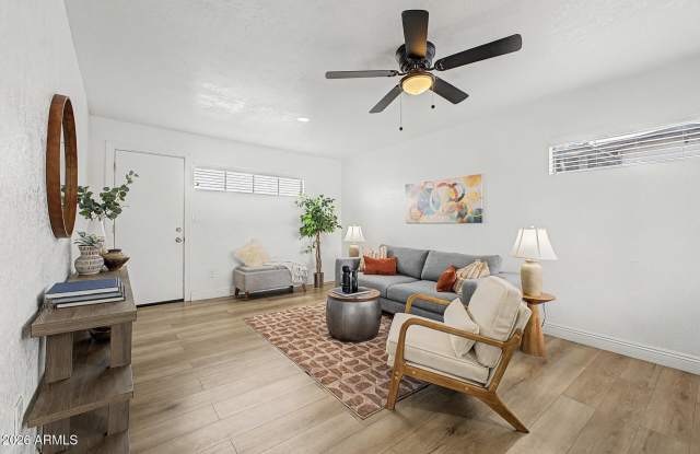723 E SUNNYSLOPE Lane Gallery 4
