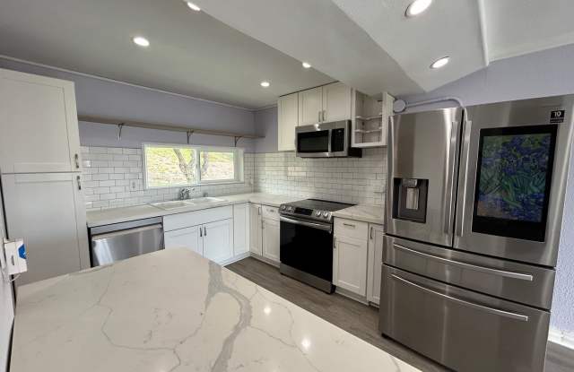 Elegant Townhouse in Makakilo Gardens 3. - 92-791 Makakilo Drive, Makakilo, HI 96707
