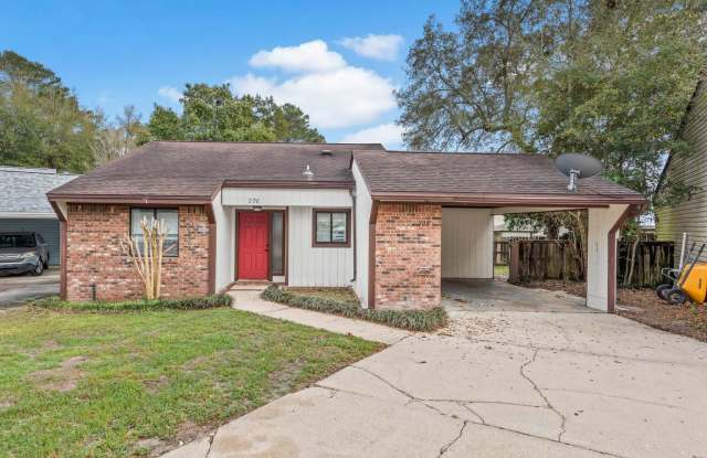 IDEAL LOCATION! - 208 Bartonwood Court, Niceville, FL 32578
